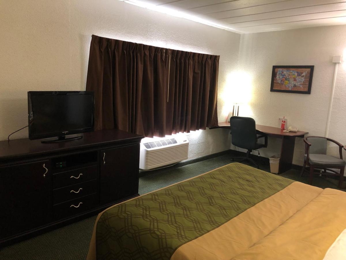Econo Lodge Wisconsin Rapids Eksteriør bilde