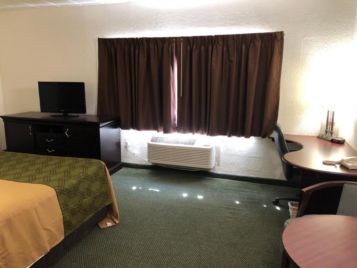 Econo Lodge Wisconsin Rapids Eksteriør bilde