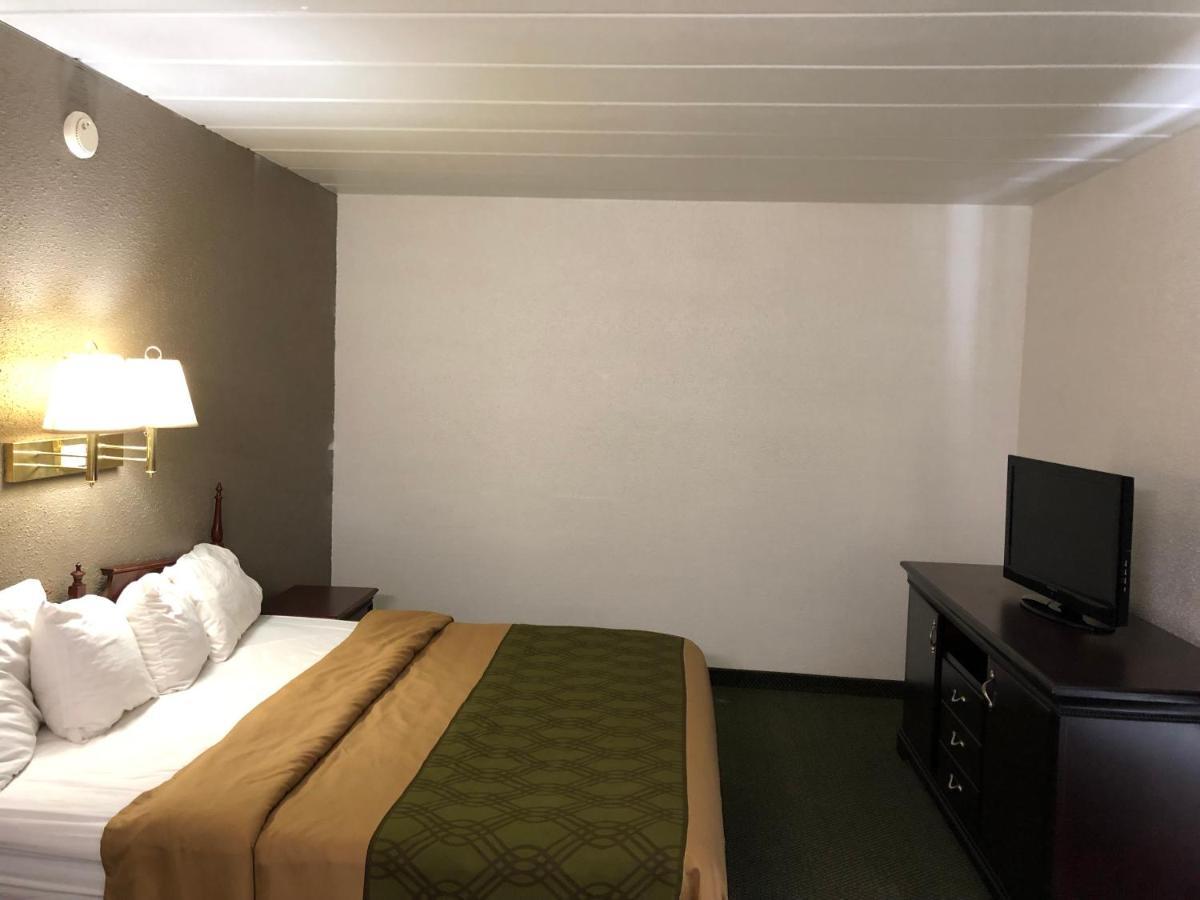 Econo Lodge Wisconsin Rapids Eksteriør bilde