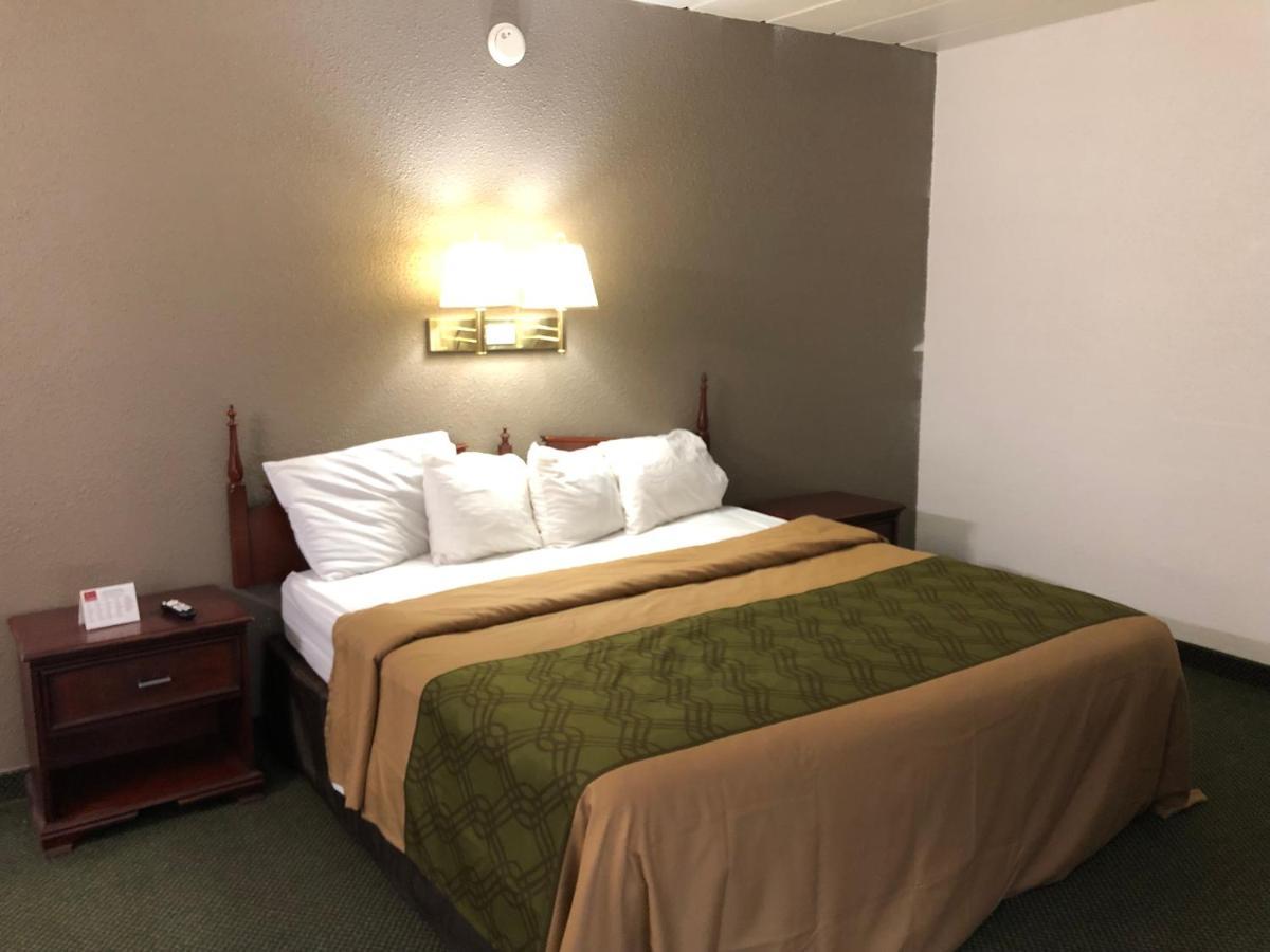 Econo Lodge Wisconsin Rapids Eksteriør bilde