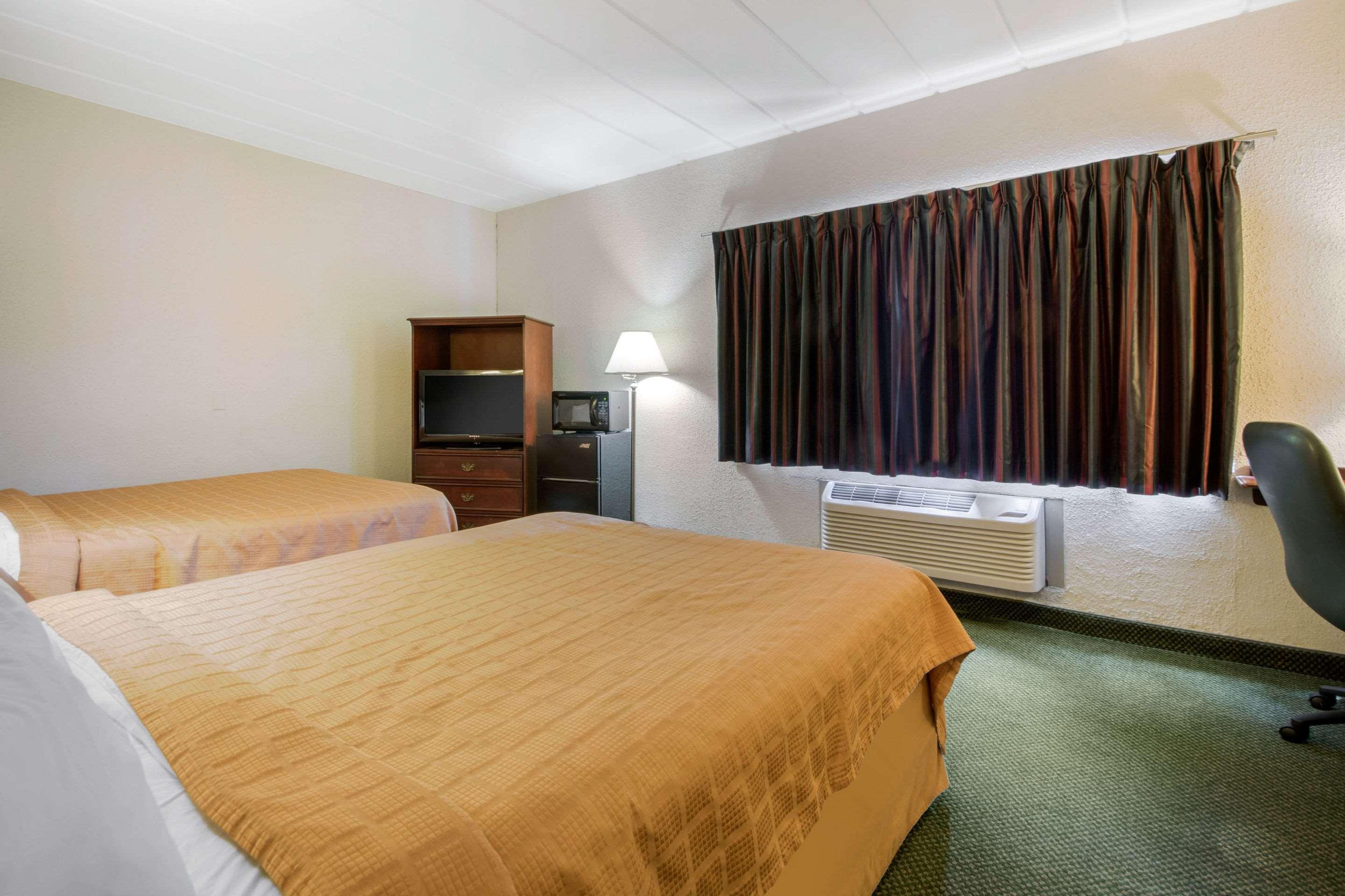 Econo Lodge Wisconsin Rapids Eksteriør bilde