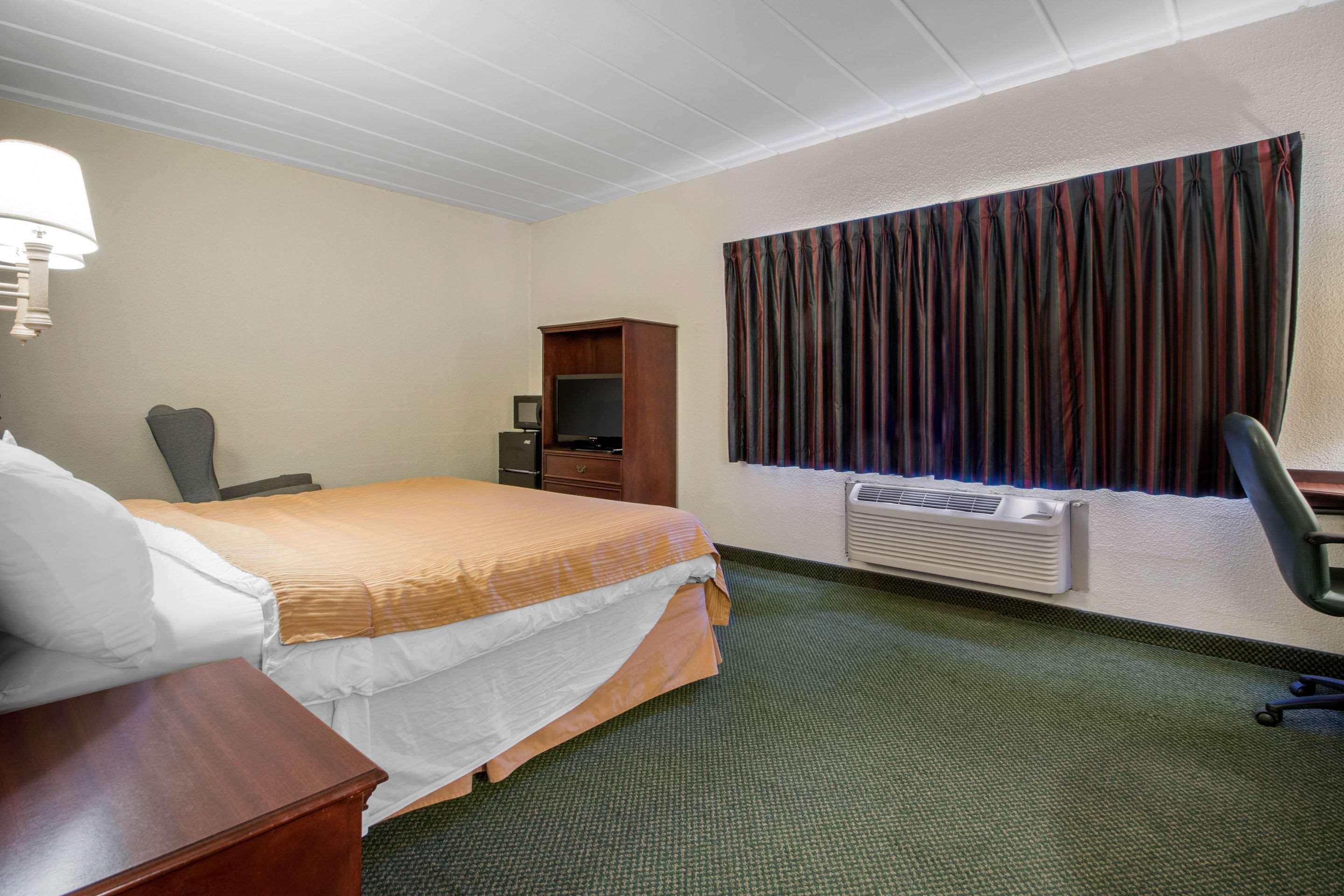 Econo Lodge Wisconsin Rapids Eksteriør bilde