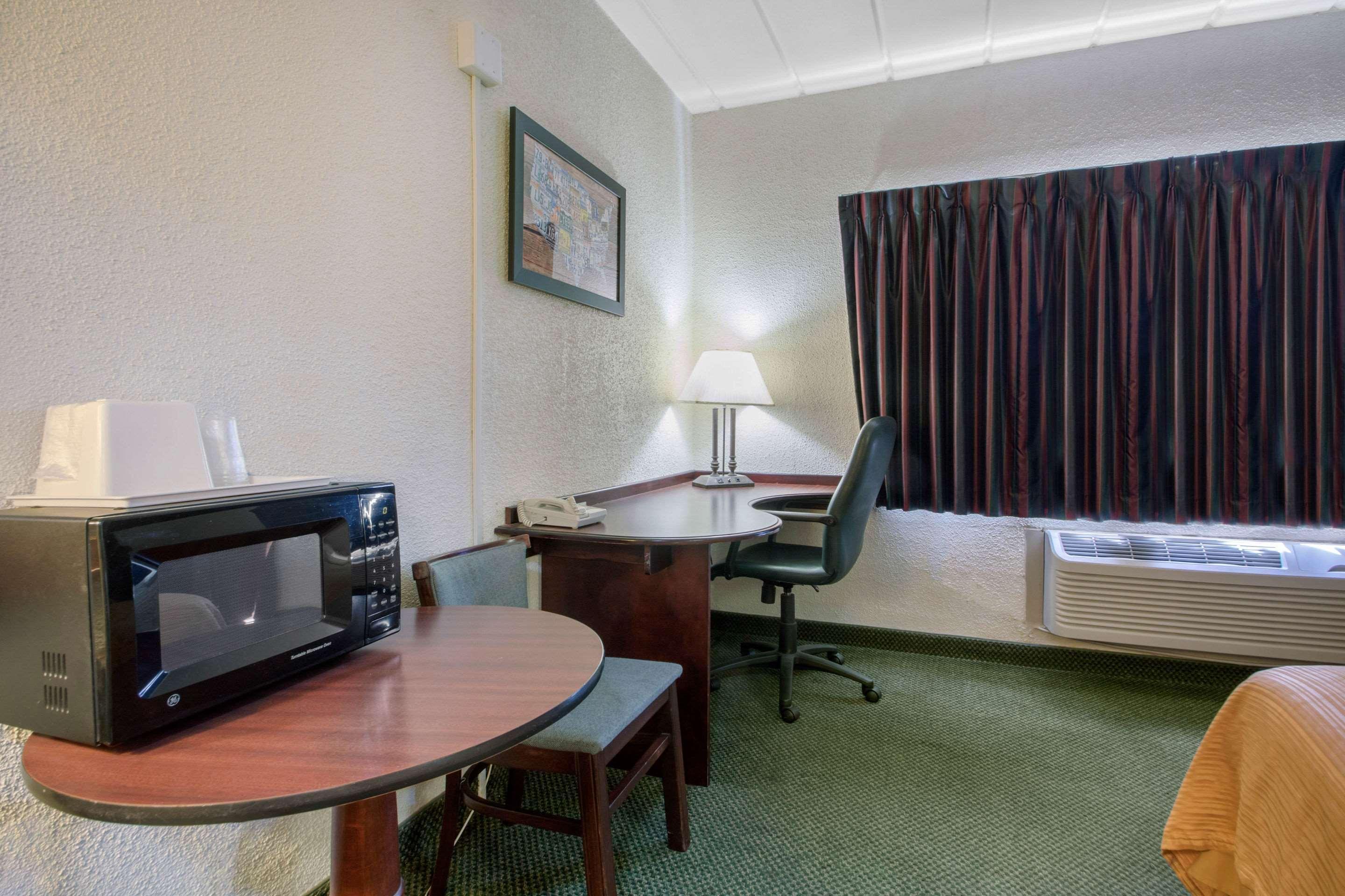Econo Lodge Wisconsin Rapids Eksteriør bilde