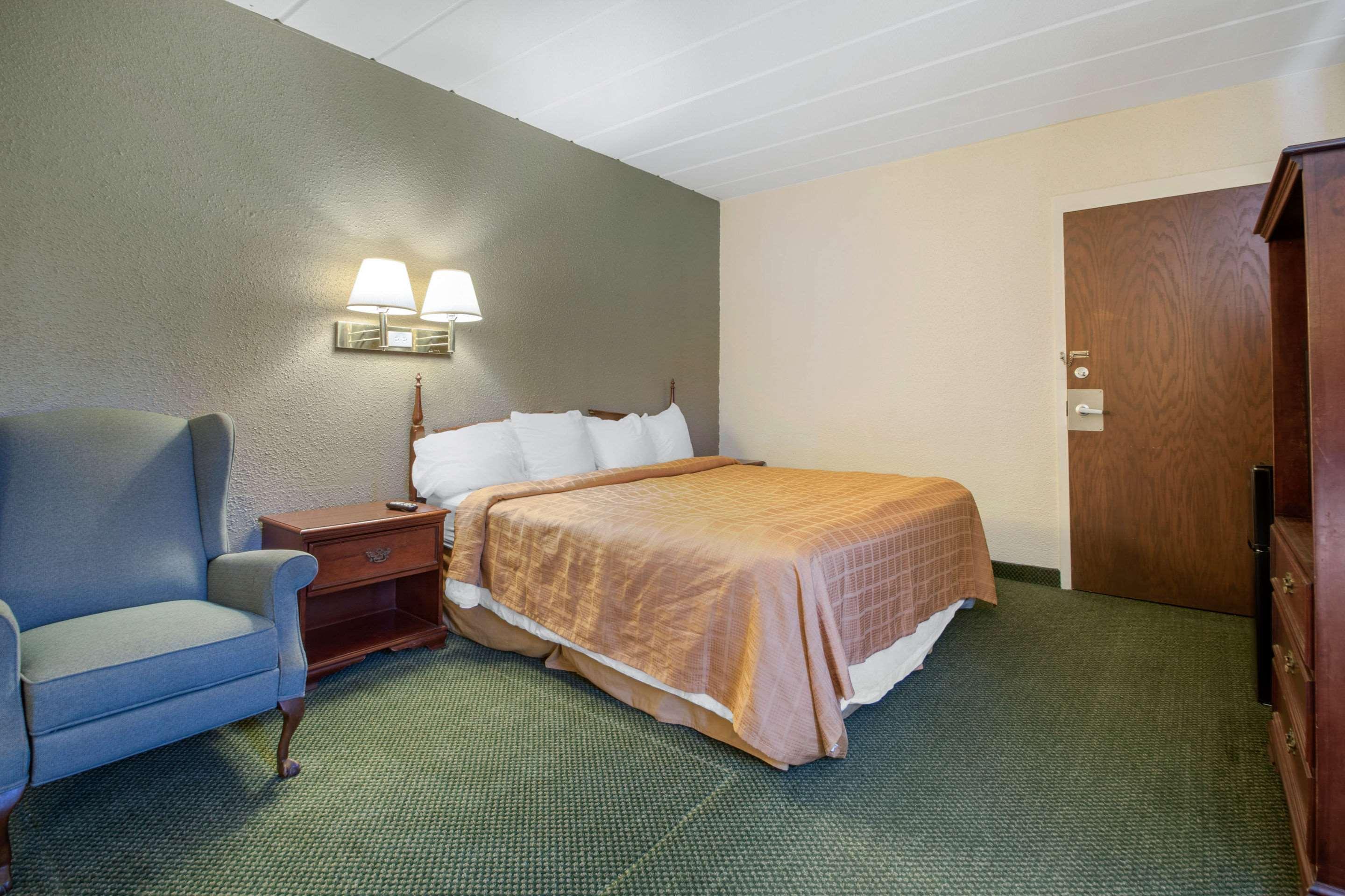 Econo Lodge Wisconsin Rapids Eksteriør bilde