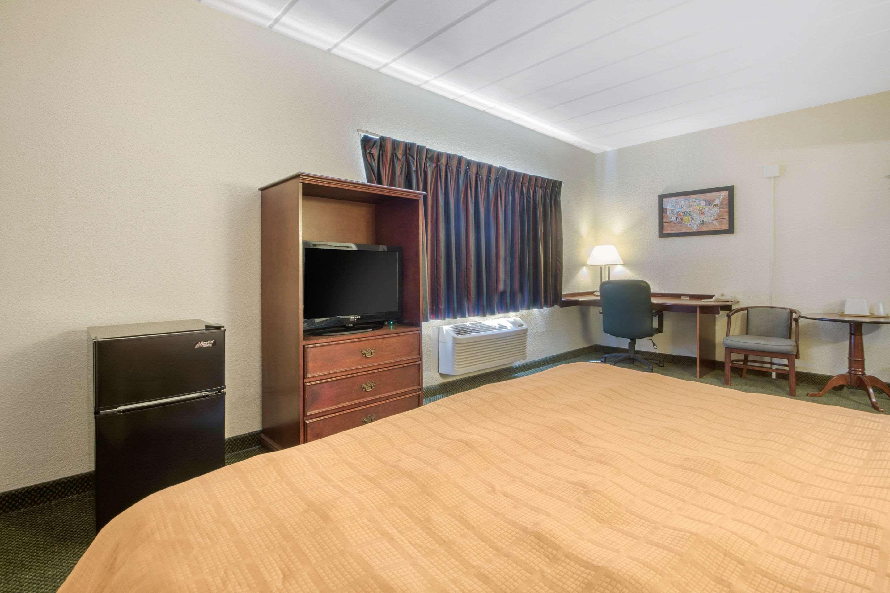 Econo Lodge Wisconsin Rapids Eksteriør bilde