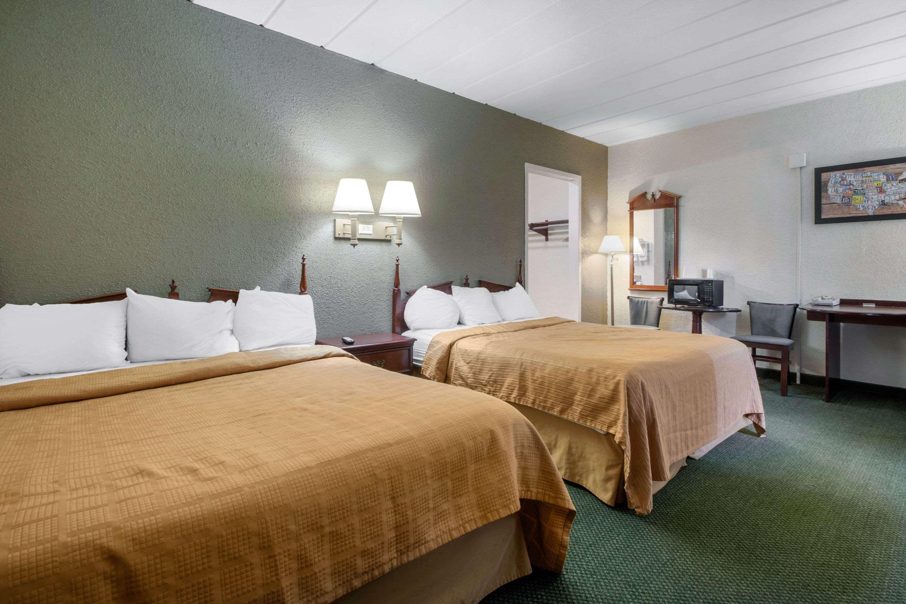 Econo Lodge Wisconsin Rapids Eksteriør bilde