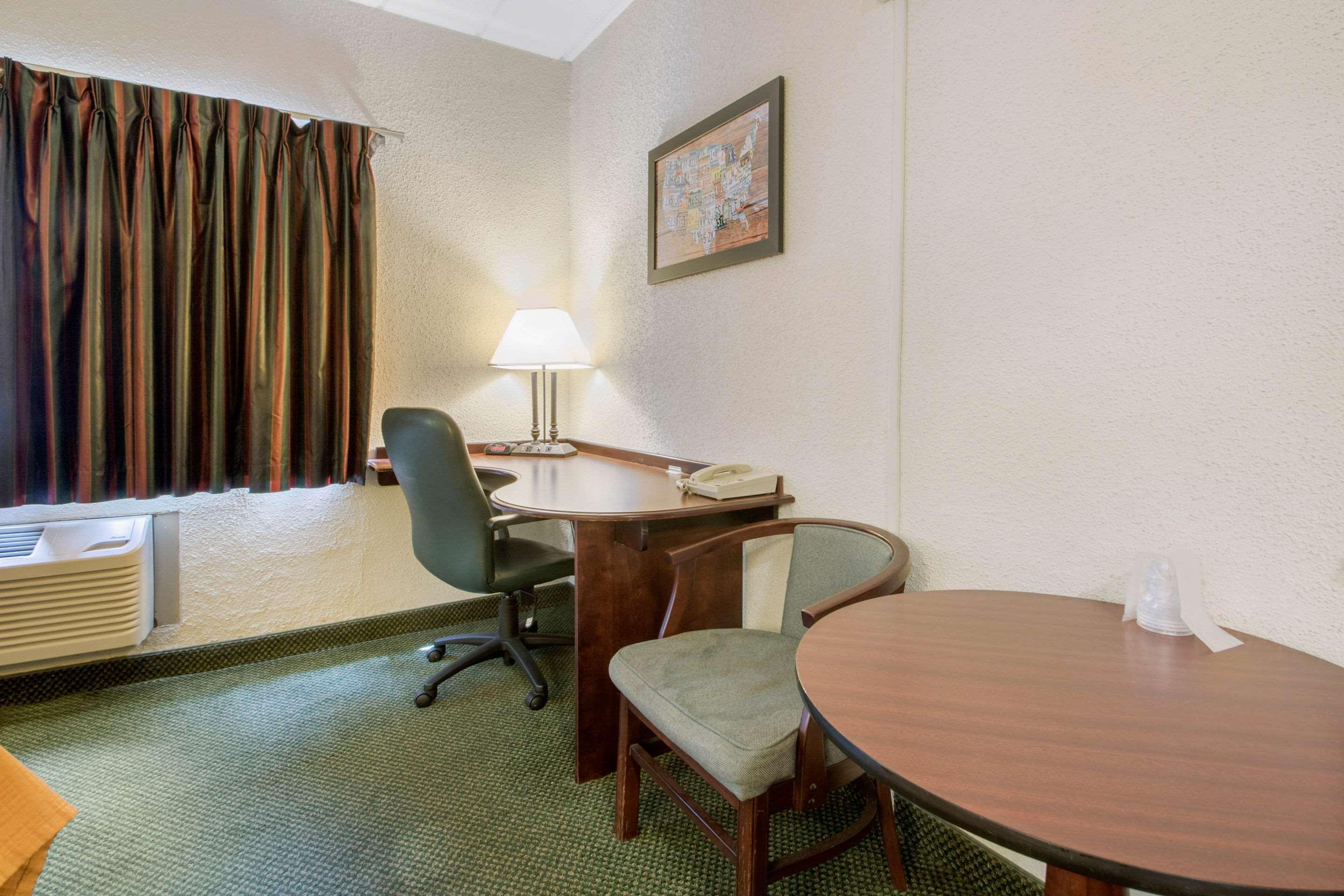 Econo Lodge Wisconsin Rapids Eksteriør bilde