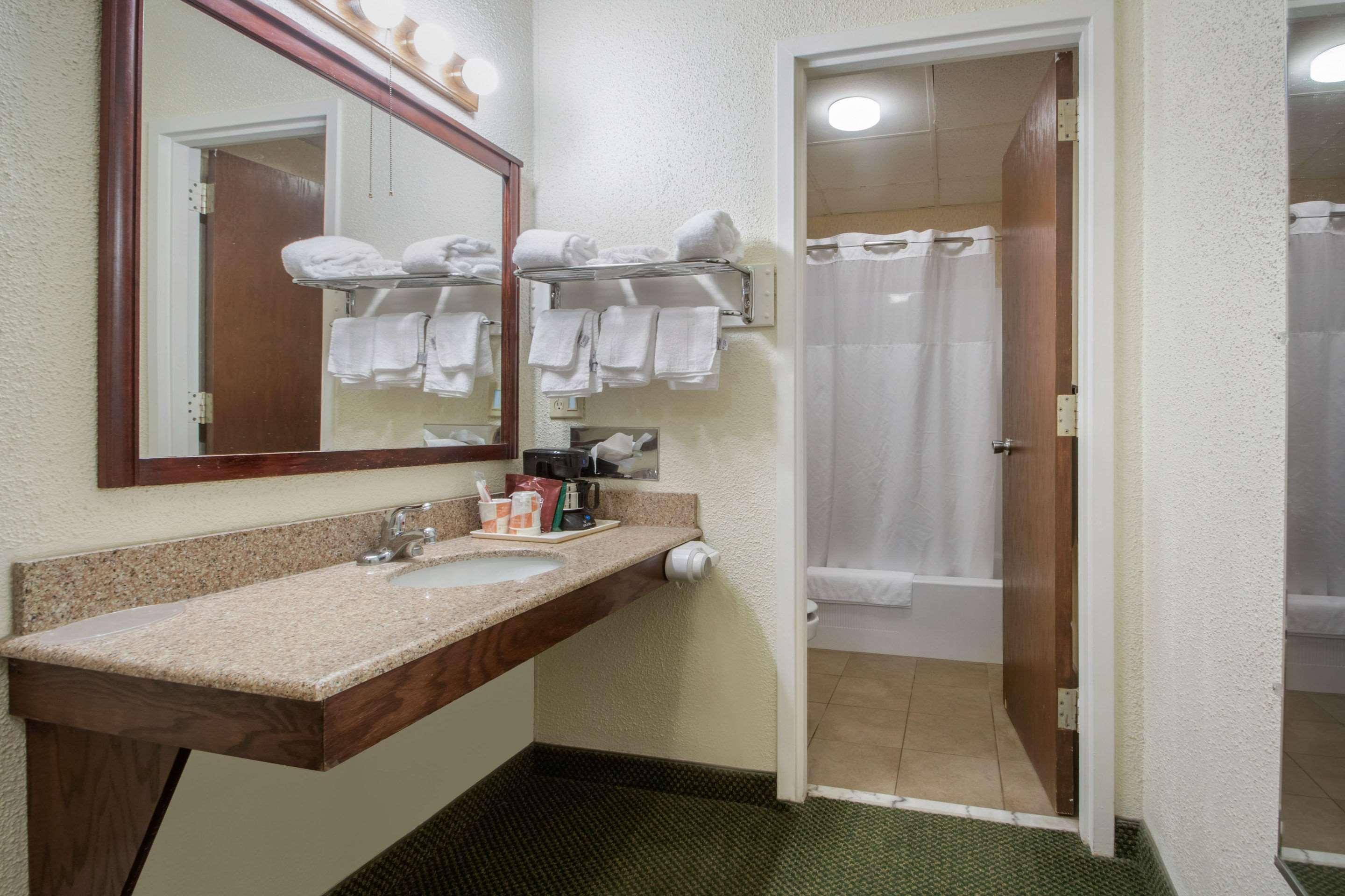 Econo Lodge Wisconsin Rapids Eksteriør bilde