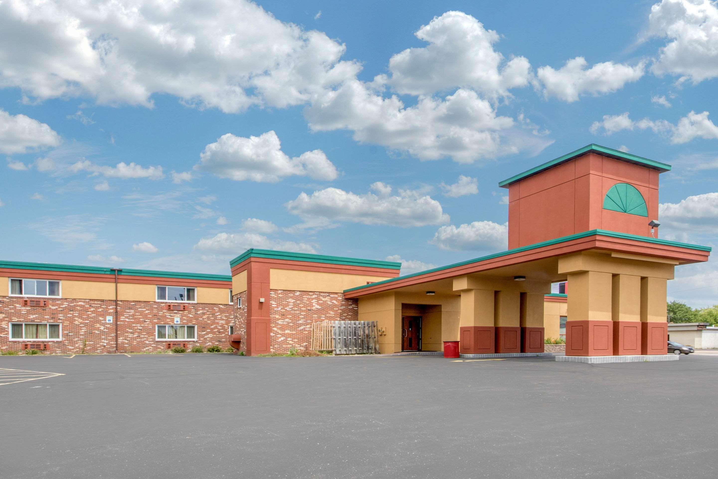 Econo Lodge Wisconsin Rapids Eksteriør bilde