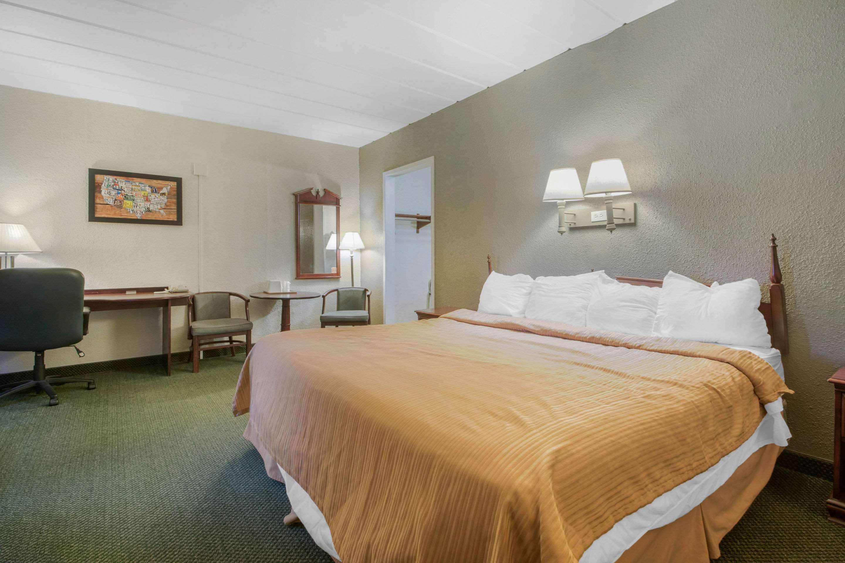 Econo Lodge Wisconsin Rapids Eksteriør bilde