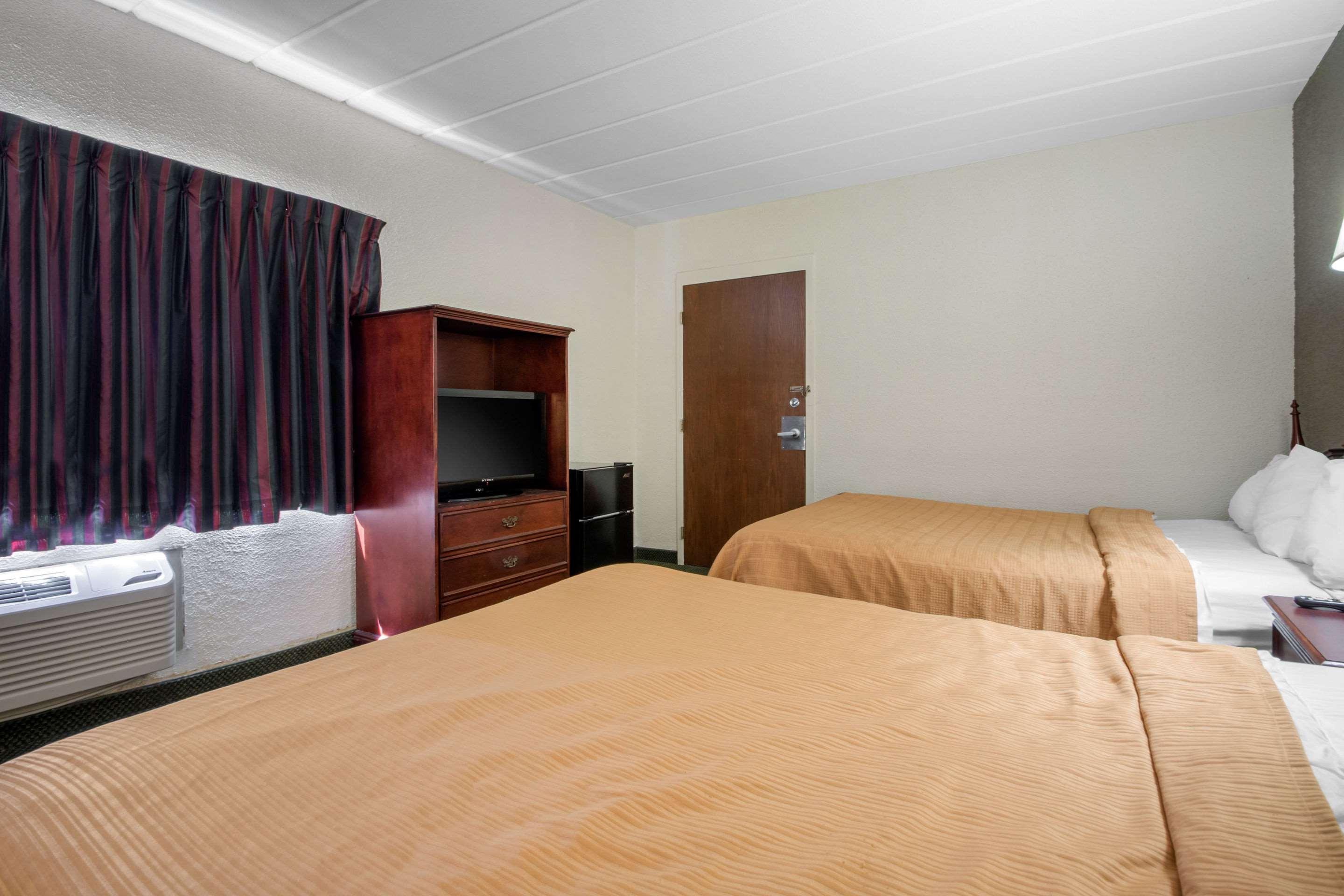 Econo Lodge Wisconsin Rapids Eksteriør bilde