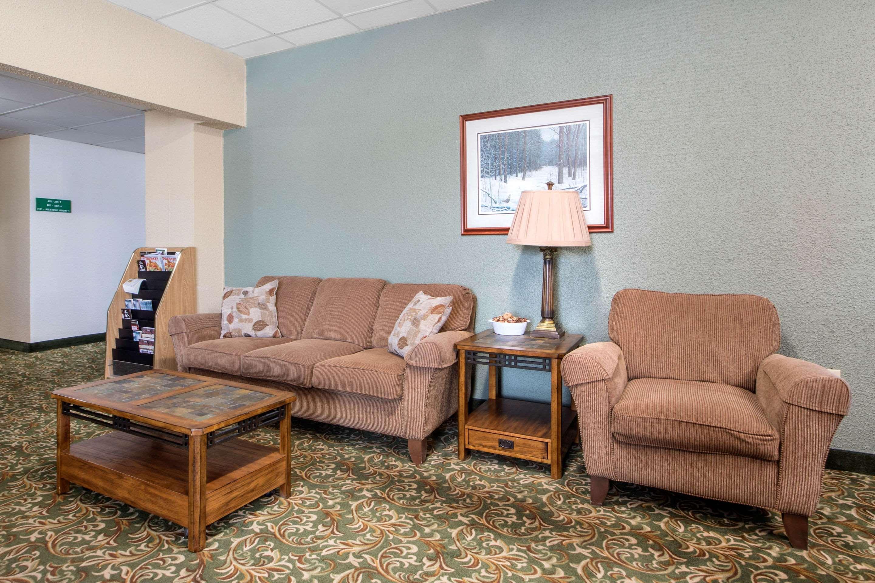Econo Lodge Wisconsin Rapids Eksteriør bilde