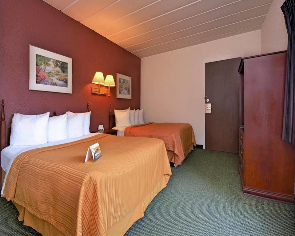 Econo Lodge Wisconsin Rapids Eksteriør bilde