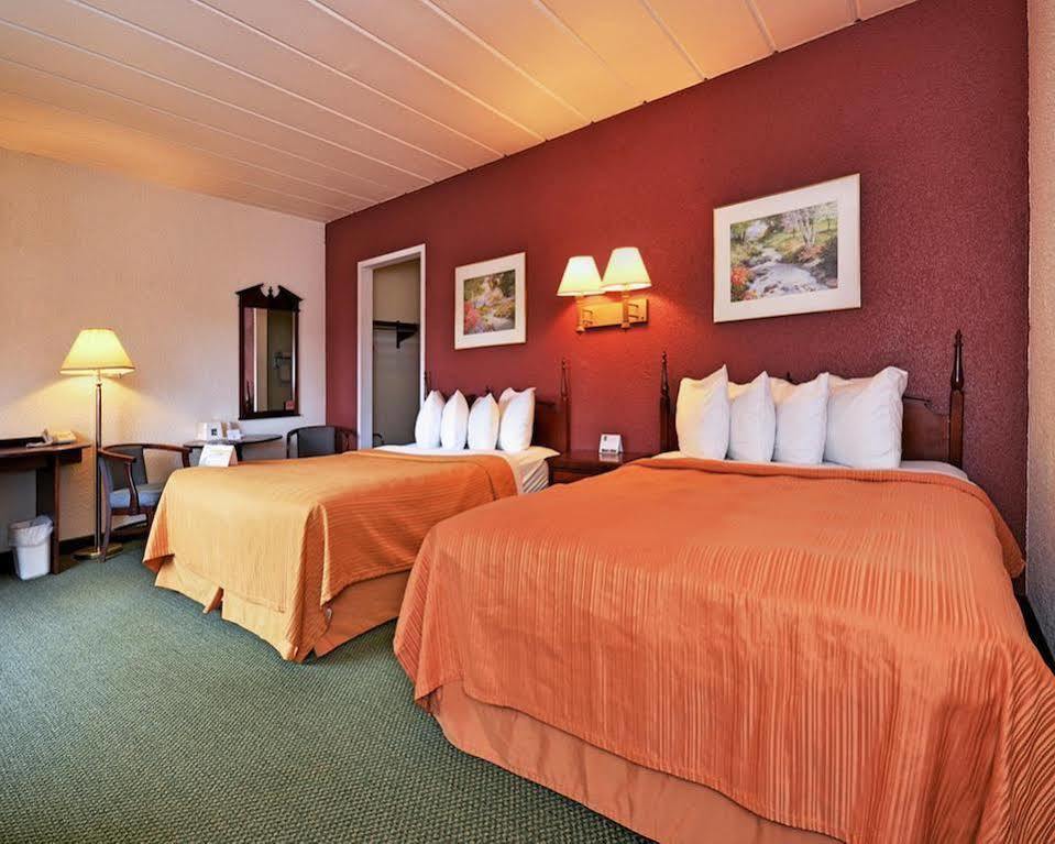 Econo Lodge Wisconsin Rapids Eksteriør bilde
