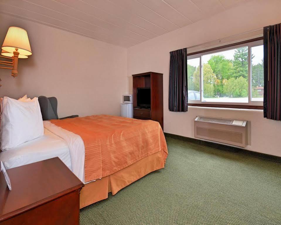 Econo Lodge Wisconsin Rapids Eksteriør bilde