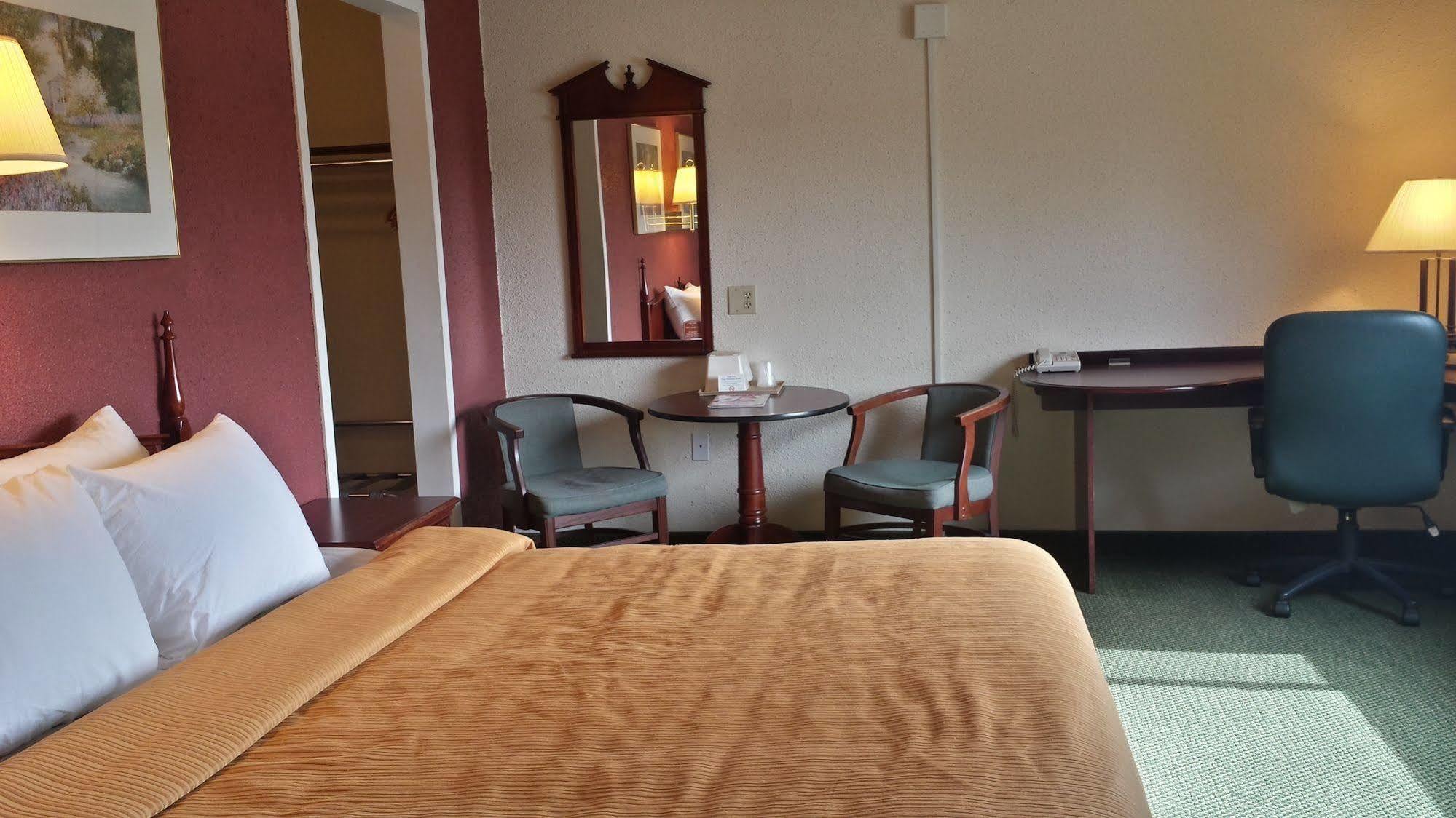 Econo Lodge Wisconsin Rapids Eksteriør bilde