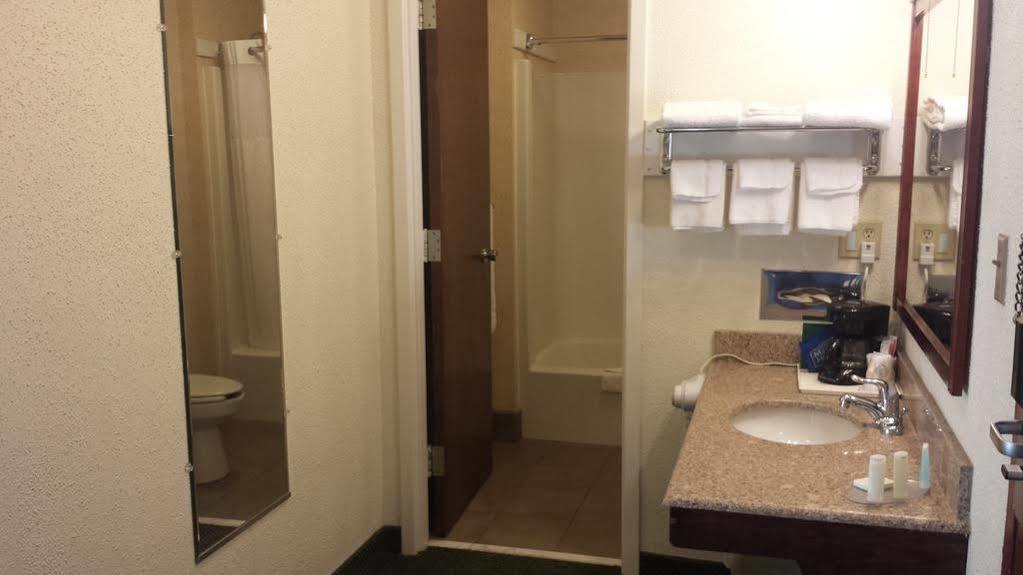 Econo Lodge Wisconsin Rapids Eksteriør bilde